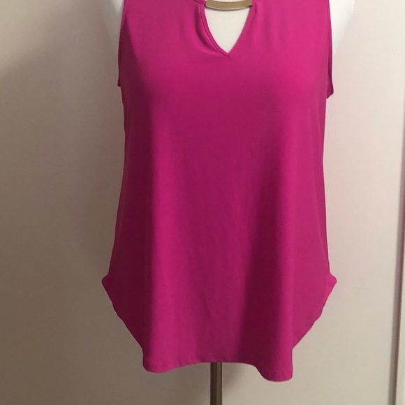 Sleeveless Magenta Top - Picture 2 of 10